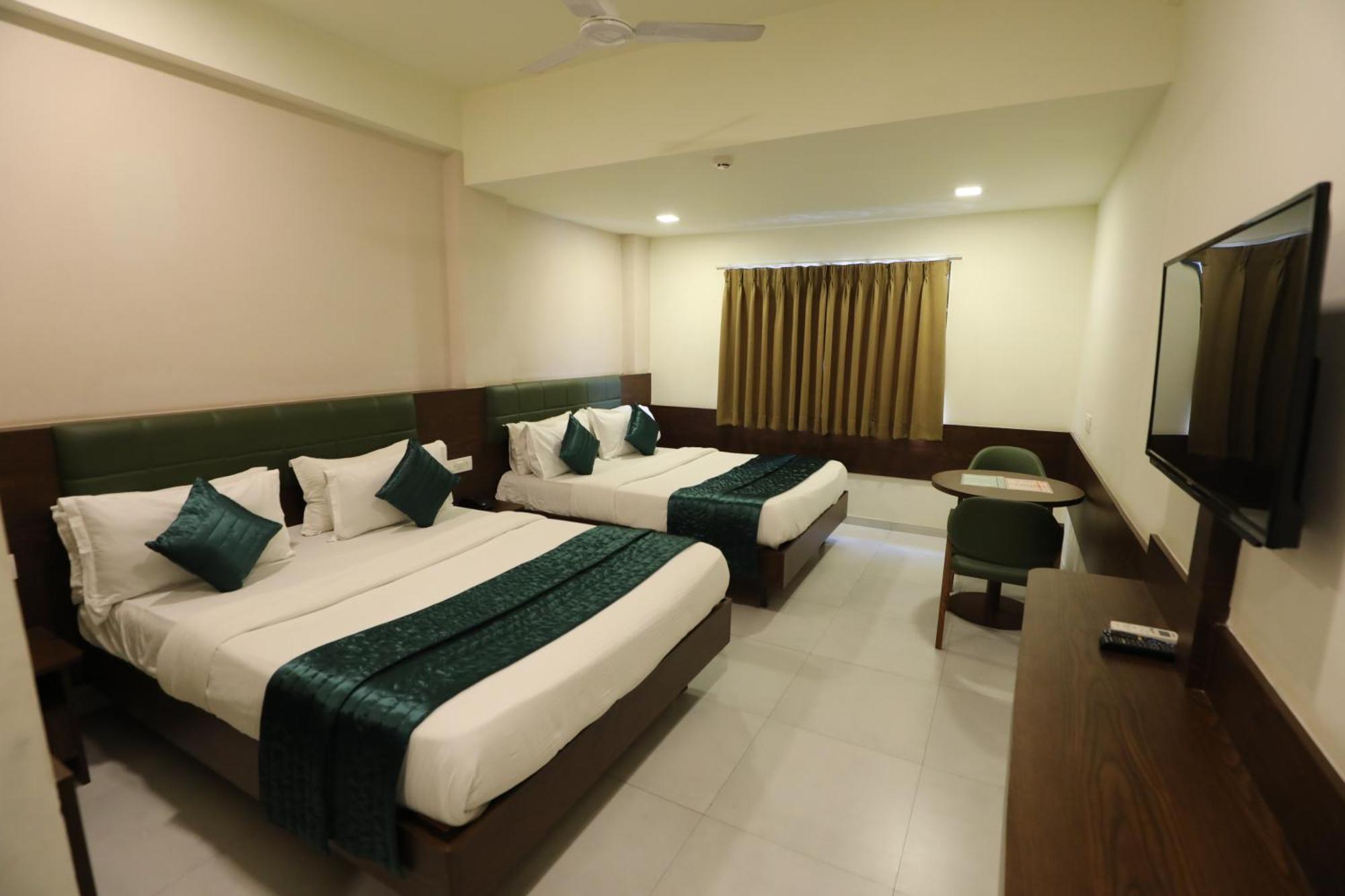 Greenotel Rooms Hazira, Surate Extérieur photo