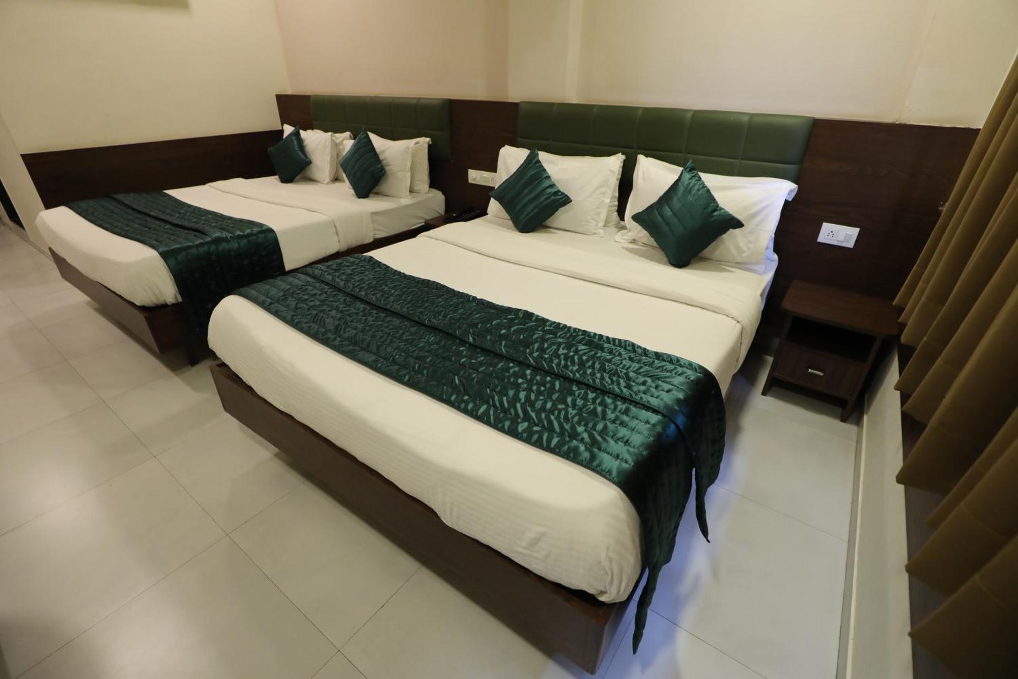 Greenotel Rooms Hazira, Surate Extérieur photo