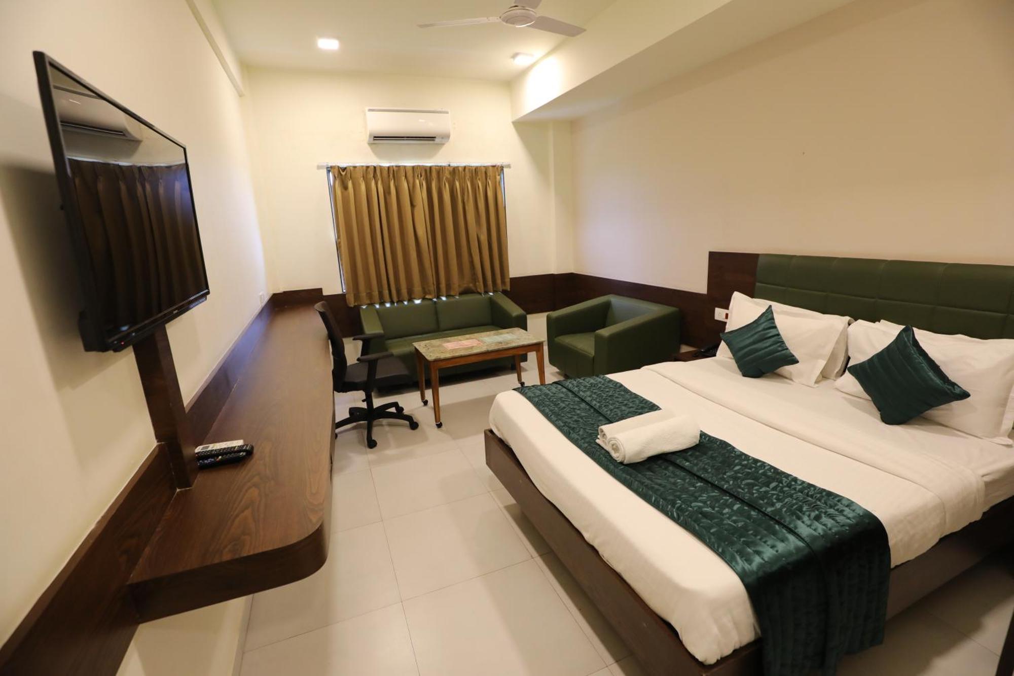 Greenotel Rooms Hazira, Surate Extérieur photo