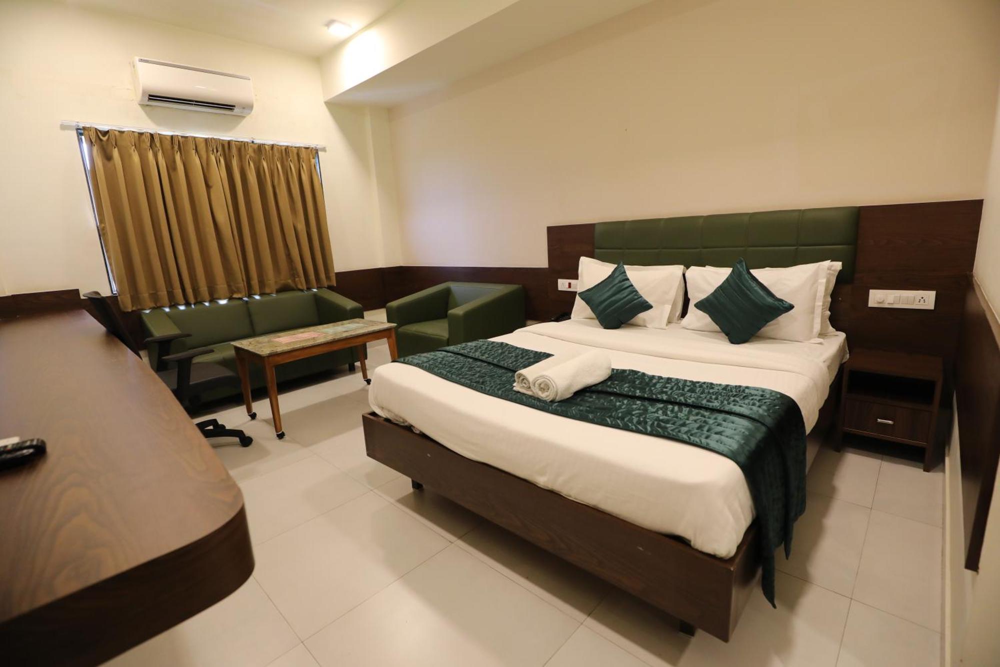 Greenotel Rooms Hazira, Surate Extérieur photo