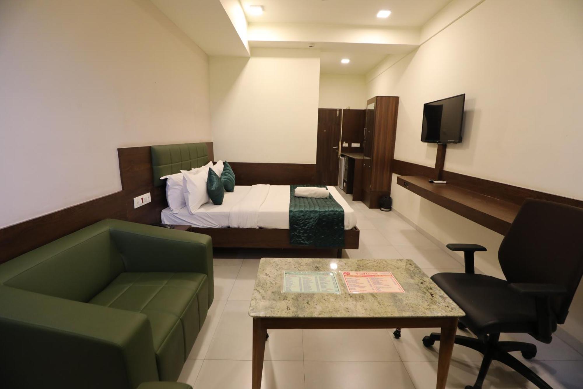 Greenotel Rooms Hazira, Surate Extérieur photo