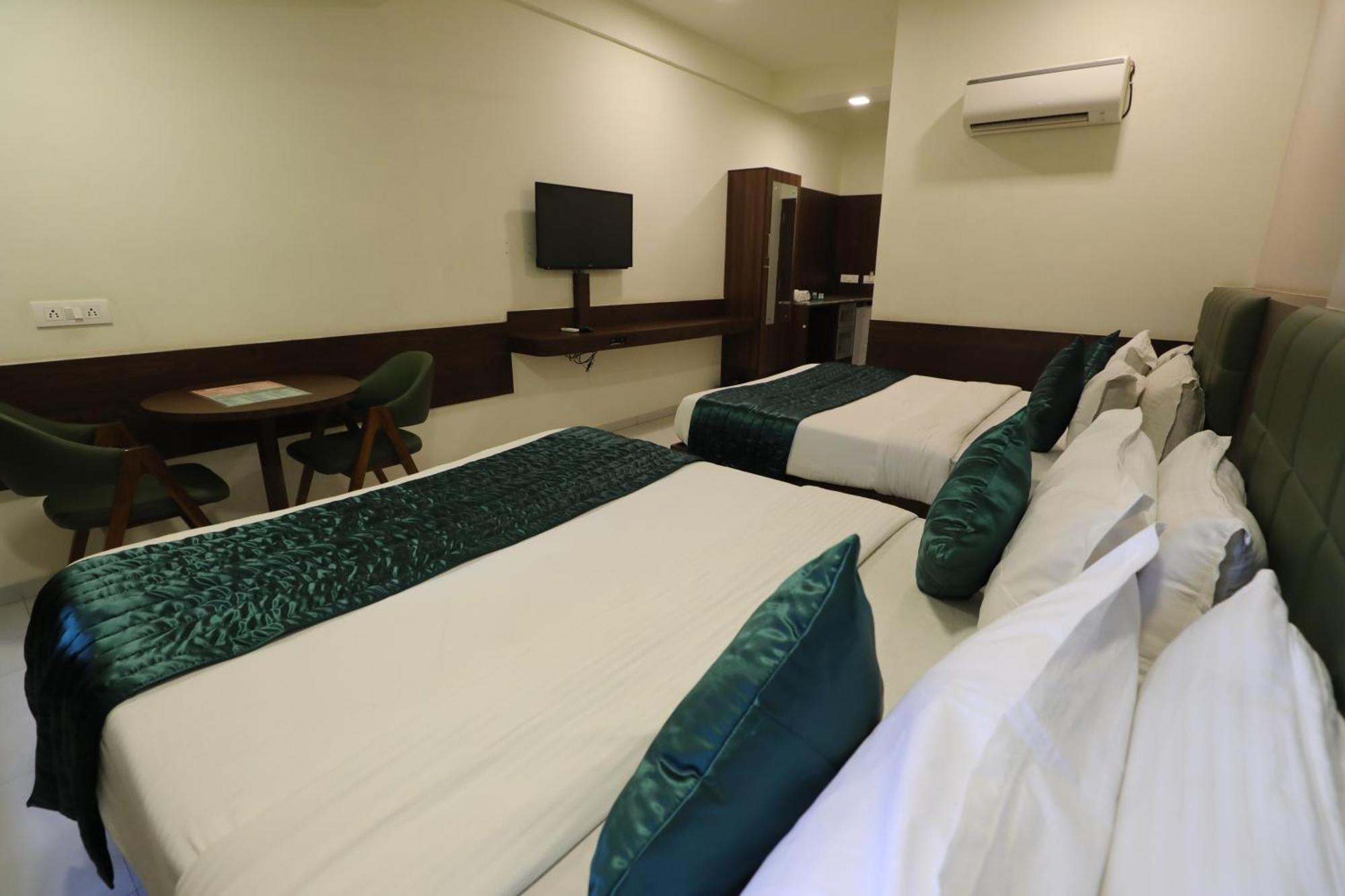 Greenotel Rooms Hazira, Surate Extérieur photo