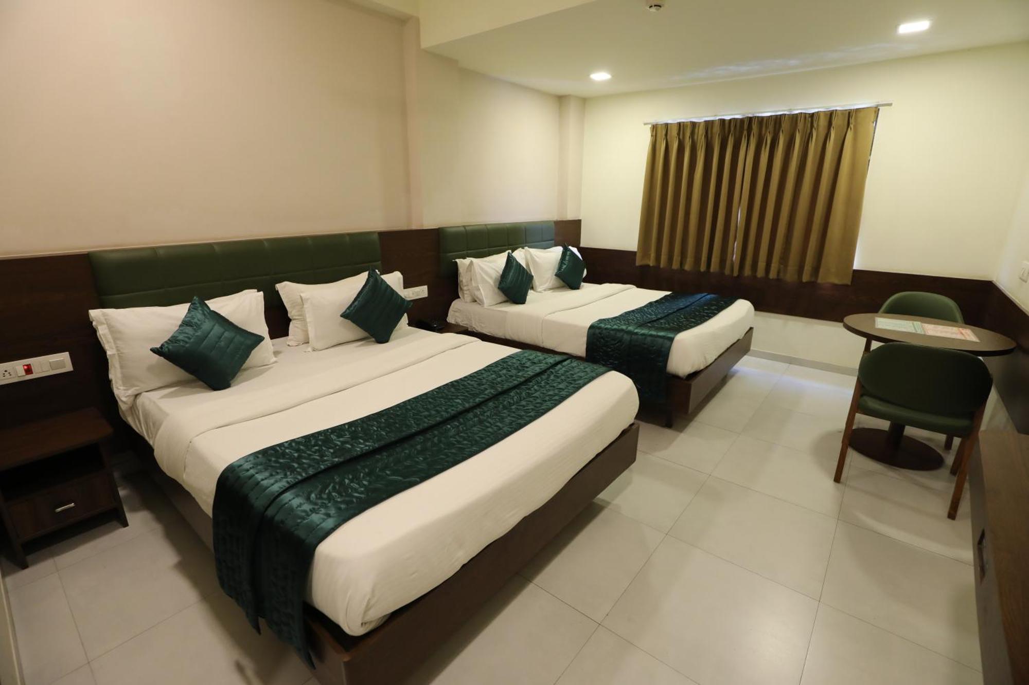 Greenotel Rooms Hazira, Surate Extérieur photo