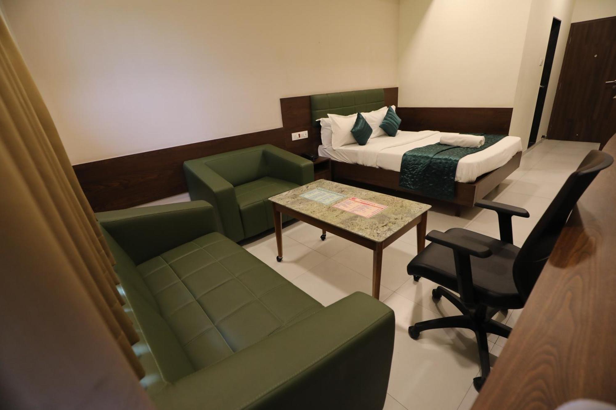 Greenotel Rooms Hazira, Surate Extérieur photo
