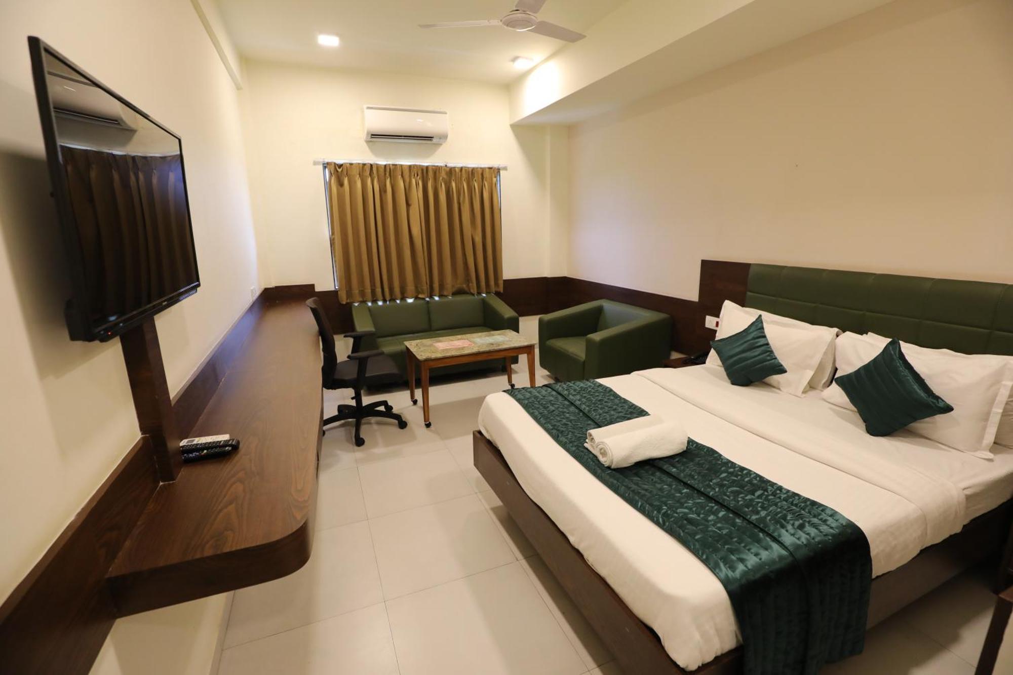 Greenotel Rooms Hazira, Surate Extérieur photo