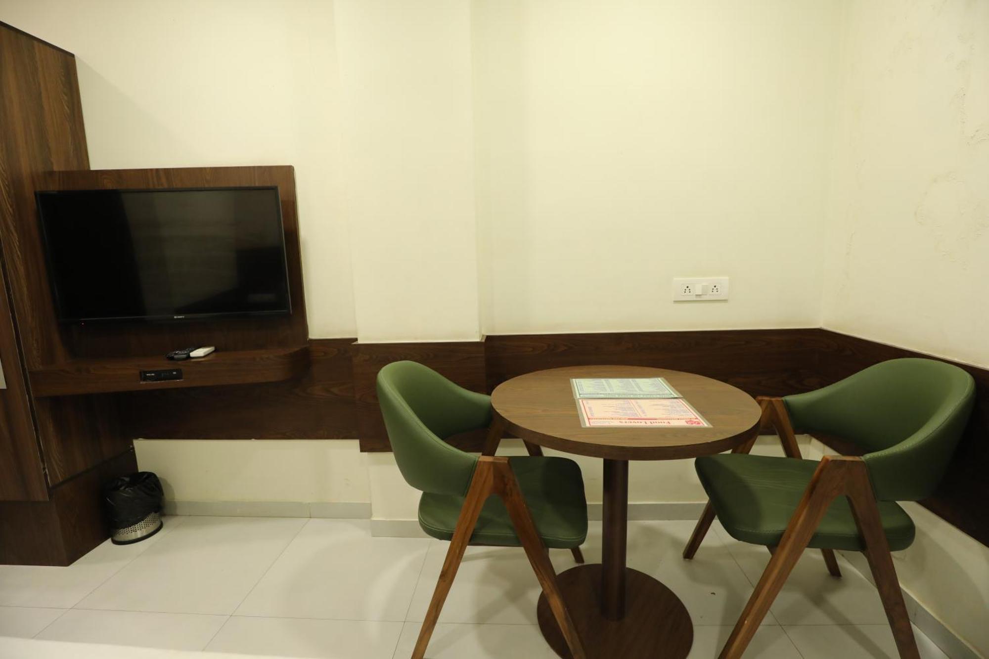Greenotel Rooms Hazira, Surate Extérieur photo
