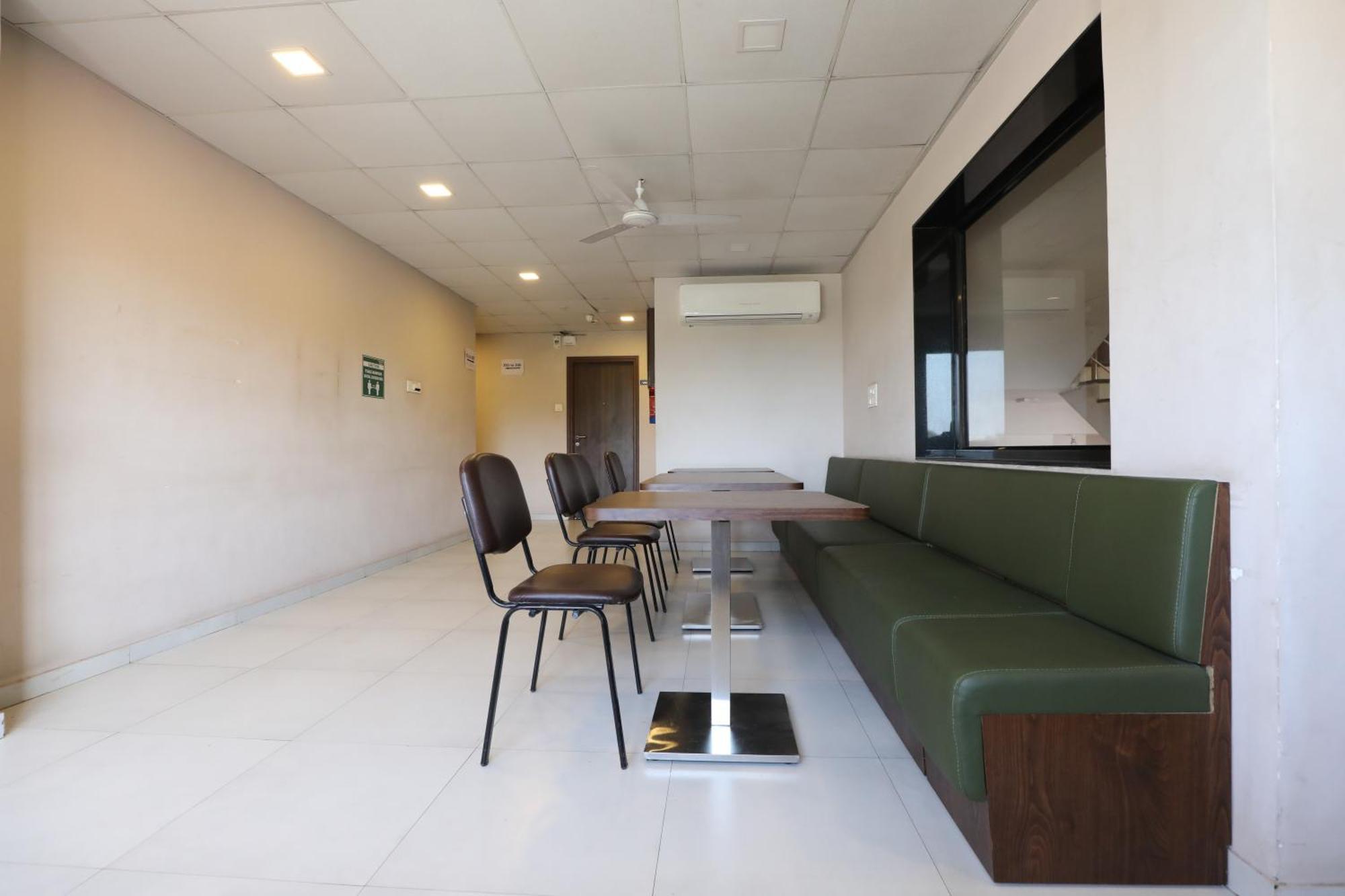 Greenotel Rooms Hazira, Surate Extérieur photo