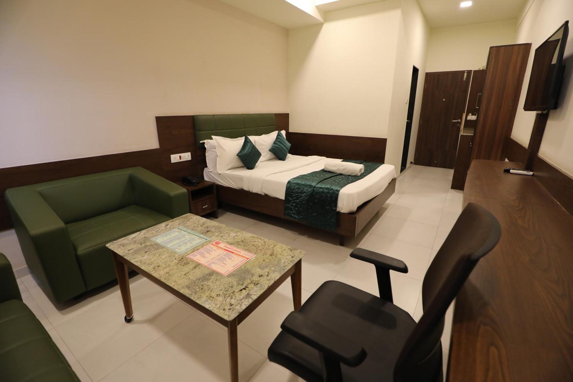 Greenotel Rooms Hazira, Surate Extérieur photo