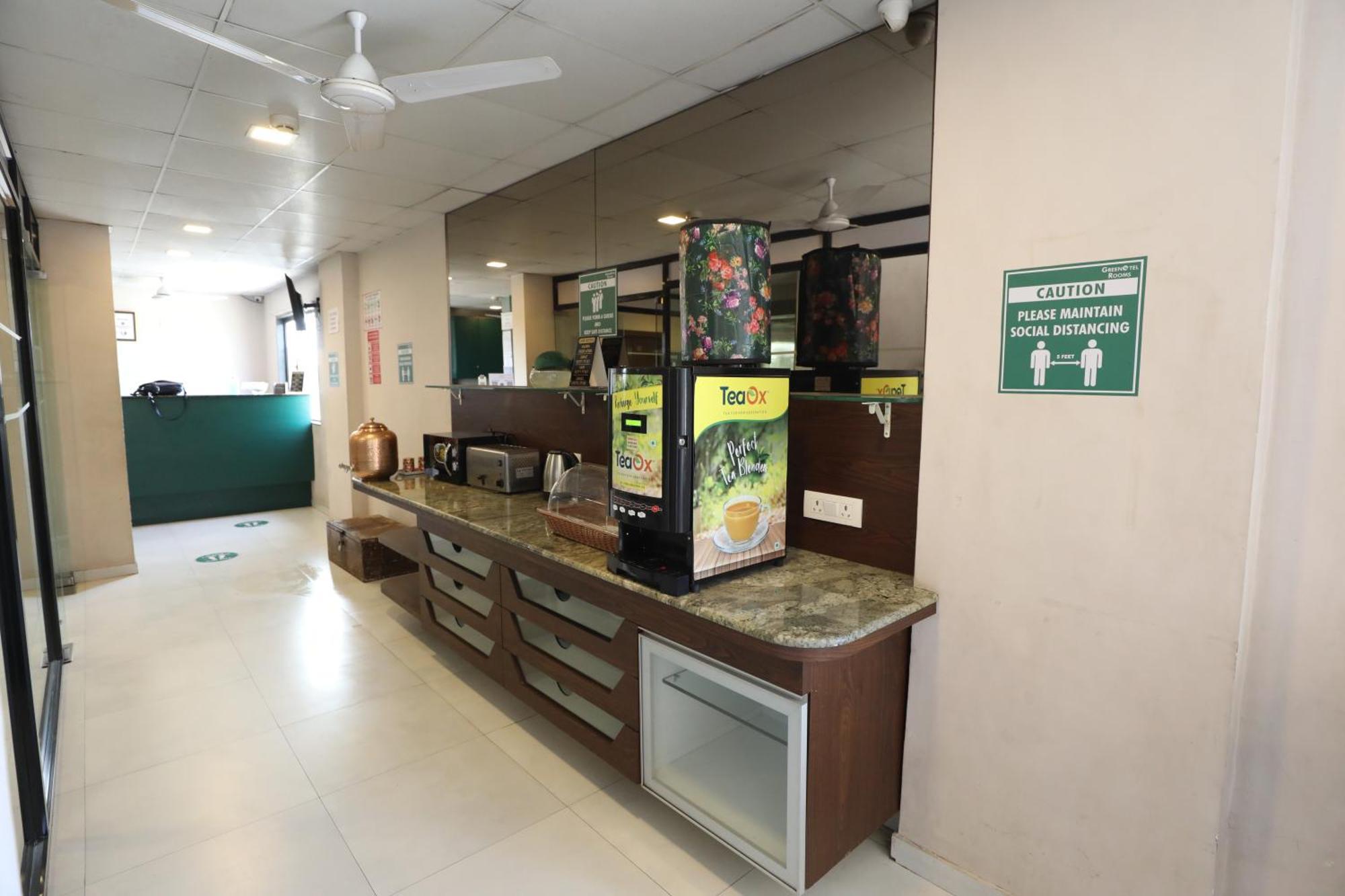Greenotel Rooms Hazira, Surate Extérieur photo